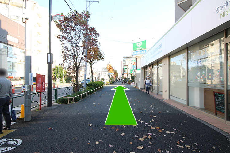 道なりに進みます