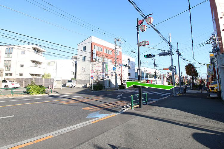 永福四丁目の信号を渡ります
